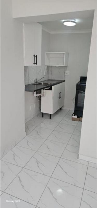 To Let 1 Bedroom Property for Rent in Waverley Gauteng