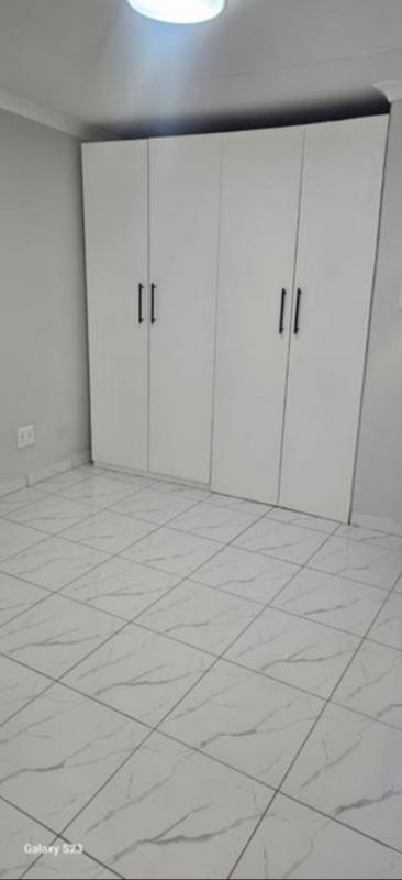 To Let 1 Bedroom Property for Rent in Waverley Gauteng