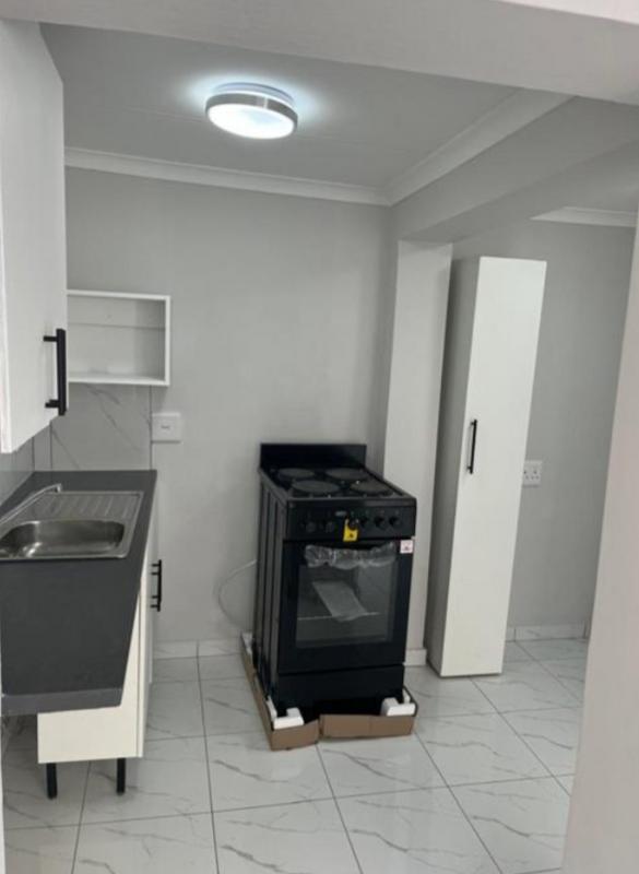 To Let 1 Bedroom Property for Rent in Waverley Gauteng