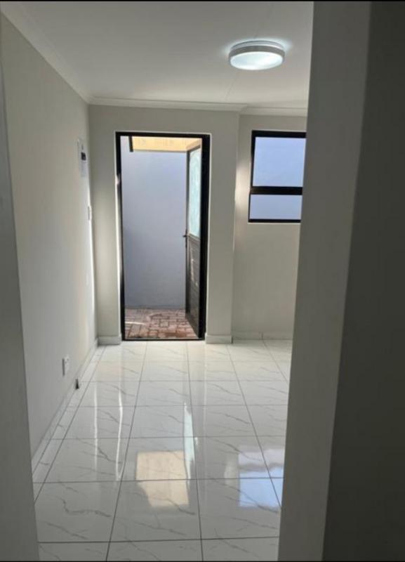 To Let 1 Bedroom Property for Rent in Waverley Gauteng