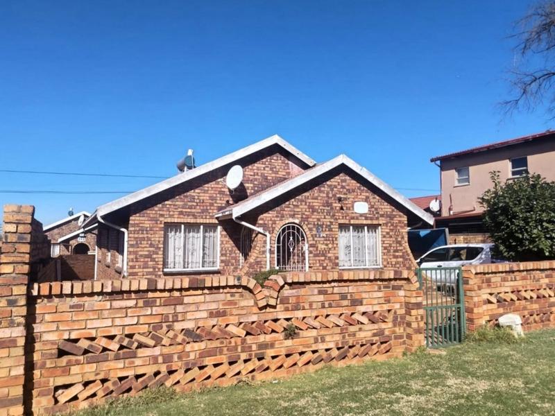 3 Bedroom Property for Sale in Lenasia South Gauteng