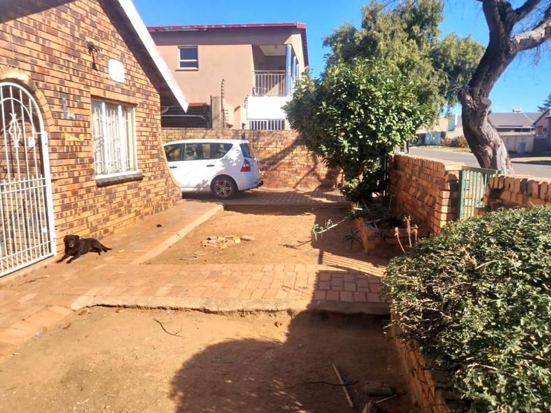 3 Bedroom Property for Sale in Lenasia South Gauteng