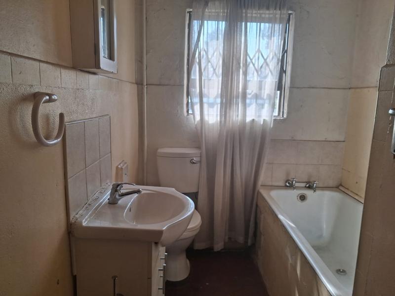6 Bedroom Property for Sale in Selcourt Gauteng
