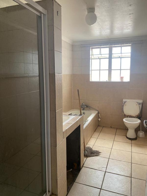 6 Bedroom Property for Sale in Malvern Gauteng