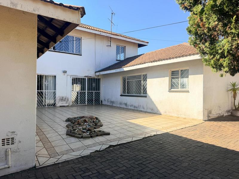 6 Bedroom Property for Sale in Laudium Gauteng