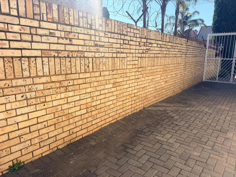 6 Bedroom Property for Sale in Laudium Gauteng
