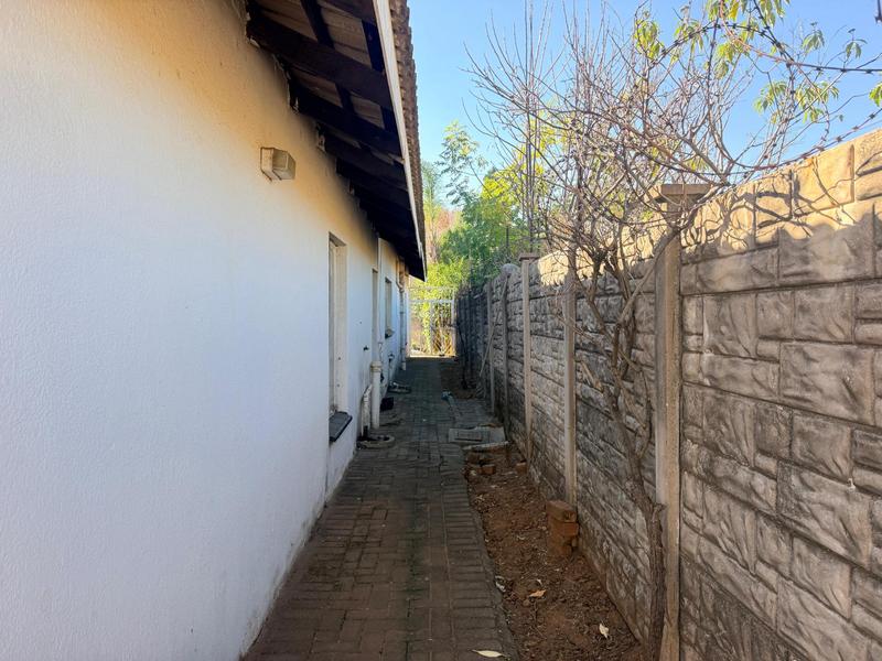 6 Bedroom Property for Sale in Laudium Gauteng