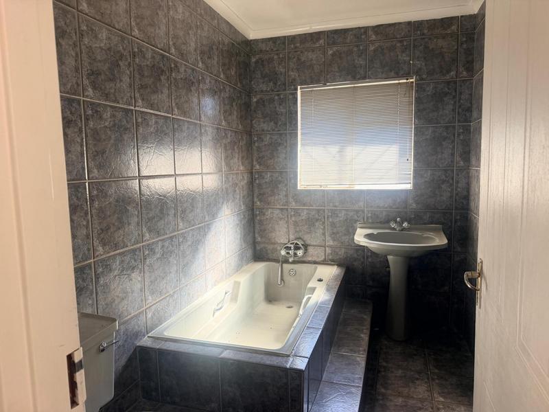 6 Bedroom Property for Sale in Laudium Gauteng