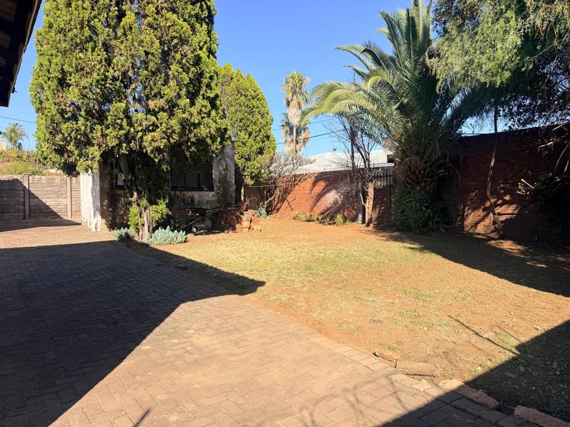 6 Bedroom Property for Sale in Laudium Gauteng