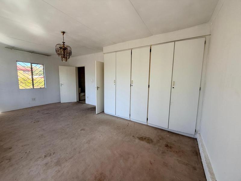 6 Bedroom Property for Sale in Laudium Gauteng