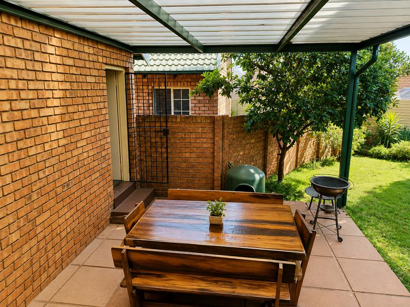 2 Bedroom Property for Sale in Rooihuiskraal North Gauteng