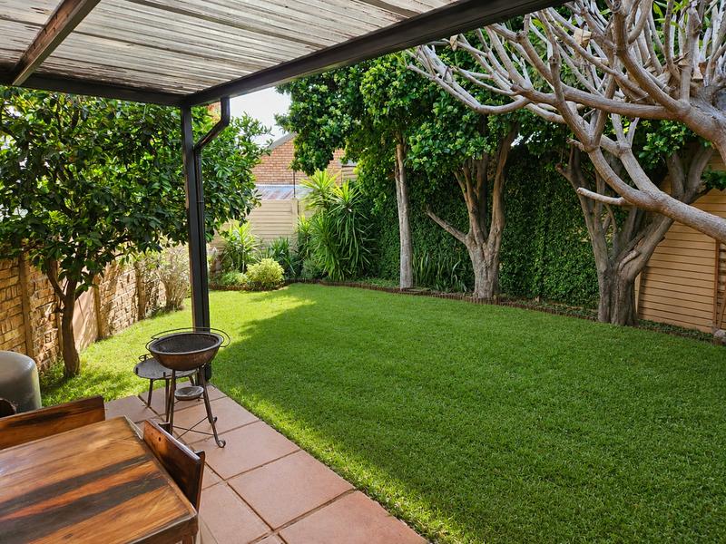 2 Bedroom Property for Sale in Rooihuiskraal North Gauteng