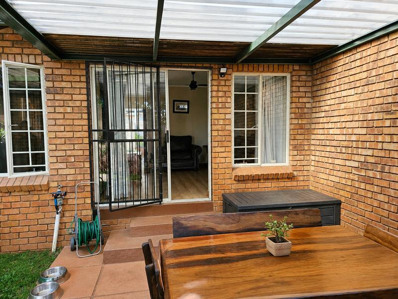 2 Bedroom Property for Sale in Rooihuiskraal North Gauteng