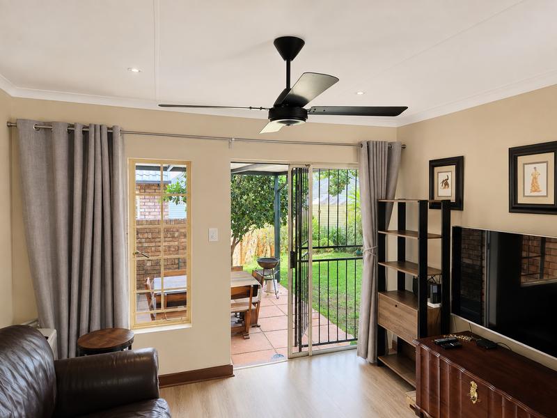 2 Bedroom Property for Sale in Rooihuiskraal North Gauteng