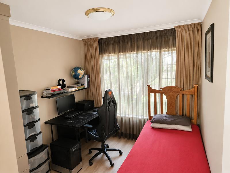 2 Bedroom Property for Sale in Rooihuiskraal North Gauteng