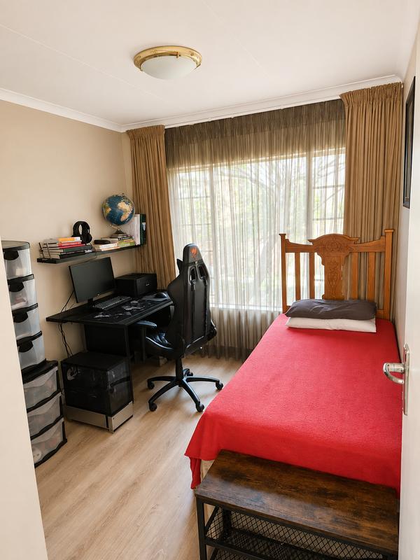 2 Bedroom Property for Sale in Rooihuiskraal North Gauteng