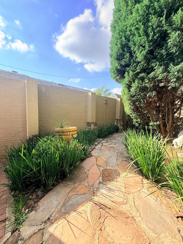 To Let 2 Bedroom Property for Rent in Woodmead Gauteng