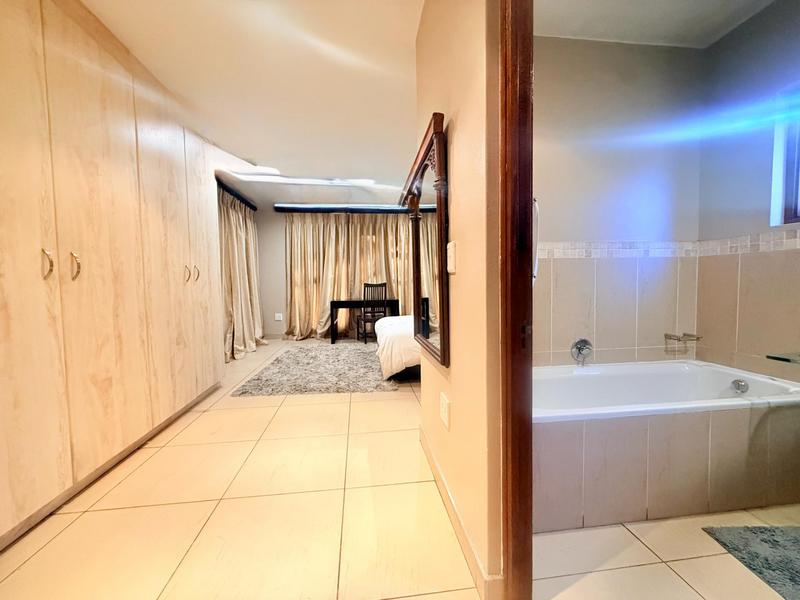 To Let 2 Bedroom Property for Rent in Woodmead Gauteng