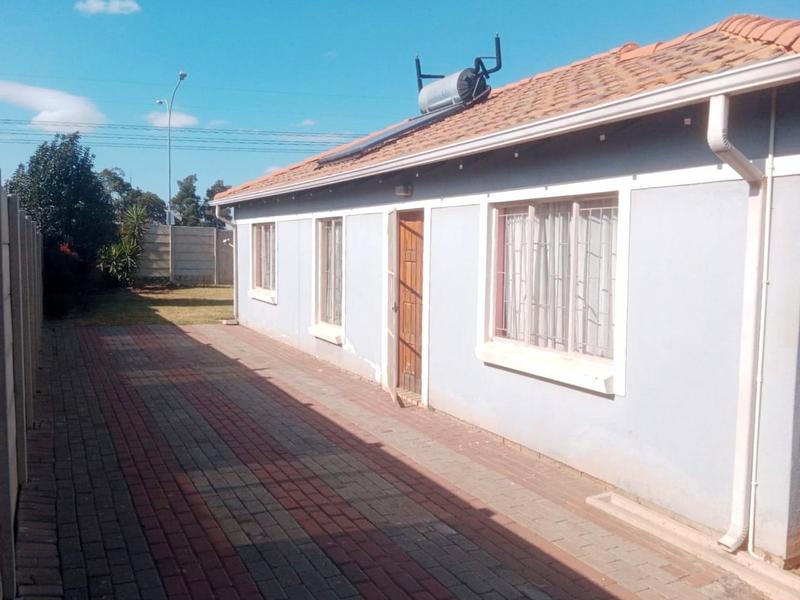 3 Bedroom Property for Sale in Albertsdal Gauteng