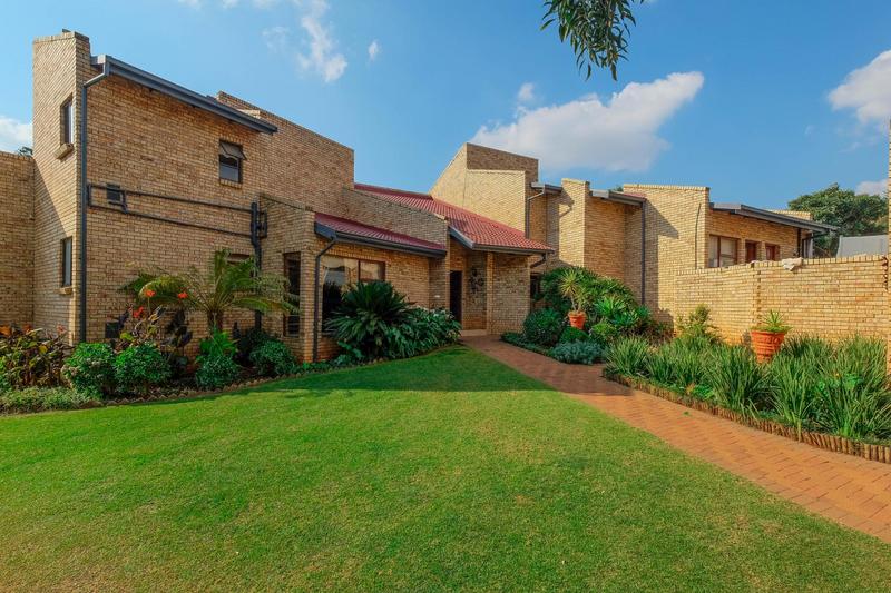4 Bedroom Property for Sale in Ruimsig Gauteng