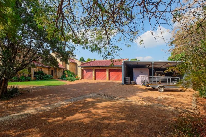 4 Bedroom Property for Sale in Ruimsig Gauteng