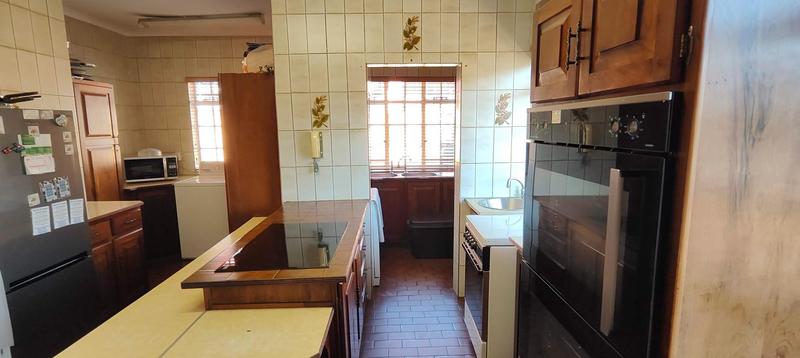 5 Bedroom Property for Sale in Laudium Gauteng