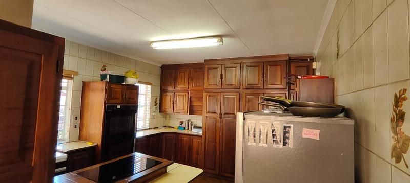 5 Bedroom Property for Sale in Laudium Gauteng