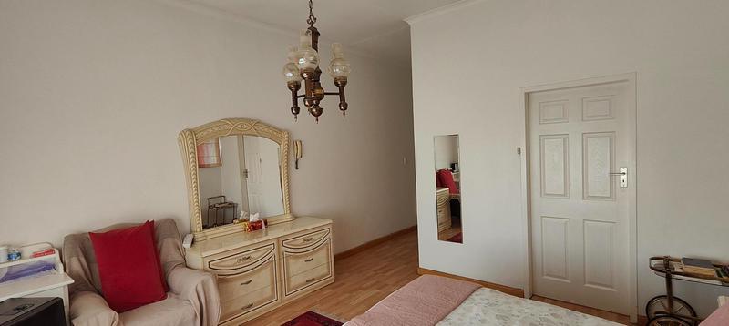 5 Bedroom Property for Sale in Laudium Gauteng