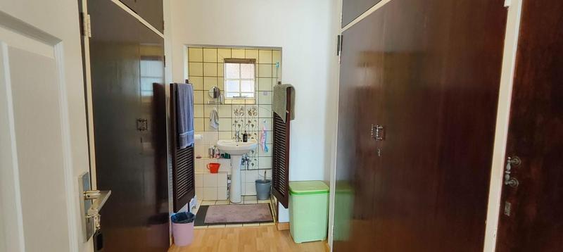 5 Bedroom Property for Sale in Laudium Gauteng