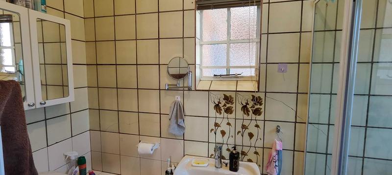 5 Bedroom Property for Sale in Laudium Gauteng