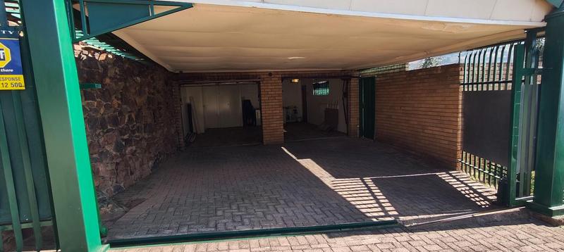 5 Bedroom Property for Sale in Laudium Gauteng