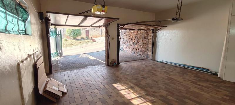 5 Bedroom Property for Sale in Laudium Gauteng