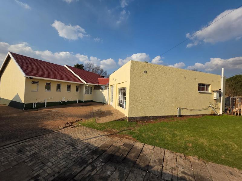 6 Bedroom Property for Sale in Rhodesfield Gauteng