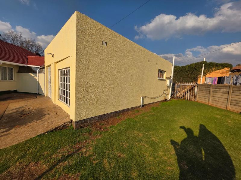 6 Bedroom Property for Sale in Rhodesfield Gauteng