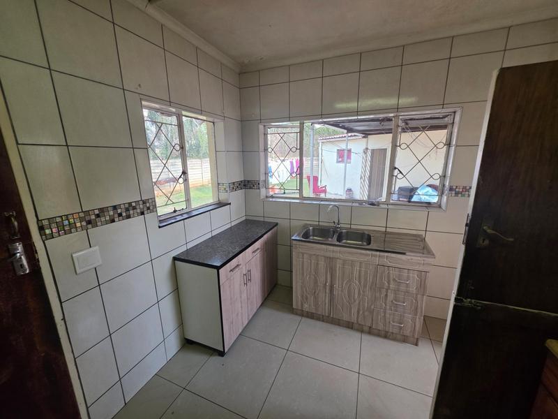 6 Bedroom Property for Sale in Rhodesfield Gauteng