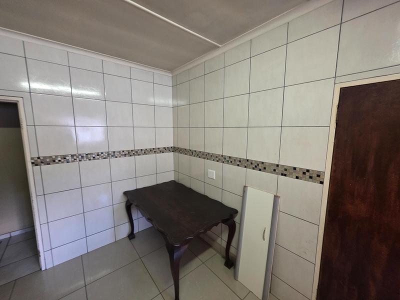 6 Bedroom Property for Sale in Rhodesfield Gauteng