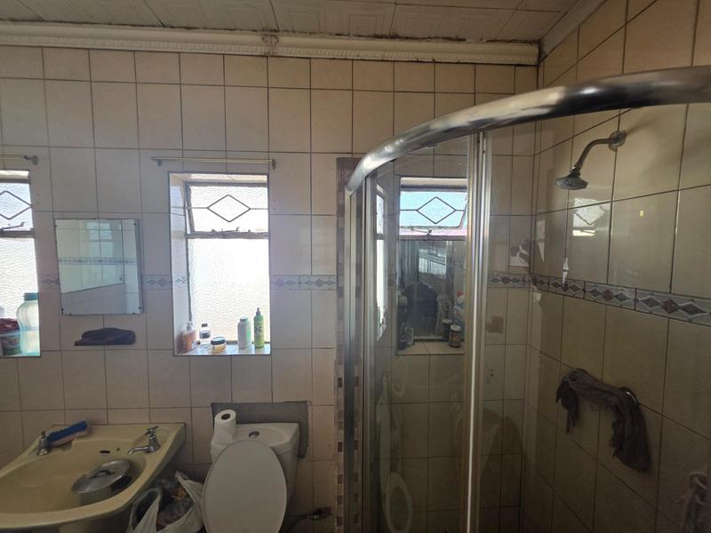 6 Bedroom Property for Sale in Rhodesfield Gauteng