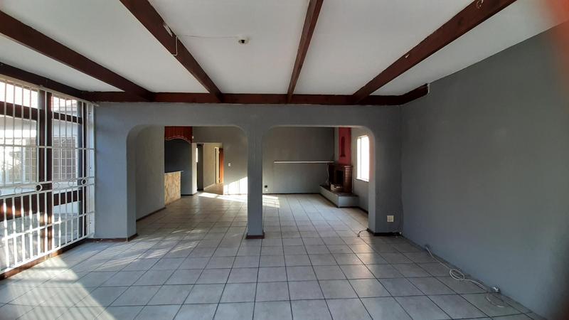 To Let 4 Bedroom Property for Rent in Beyers Park Gauteng