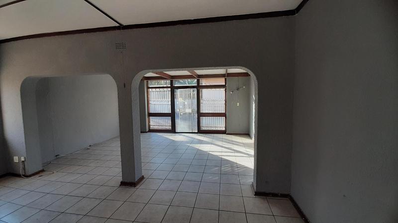 To Let 4 Bedroom Property for Rent in Beyers Park Gauteng