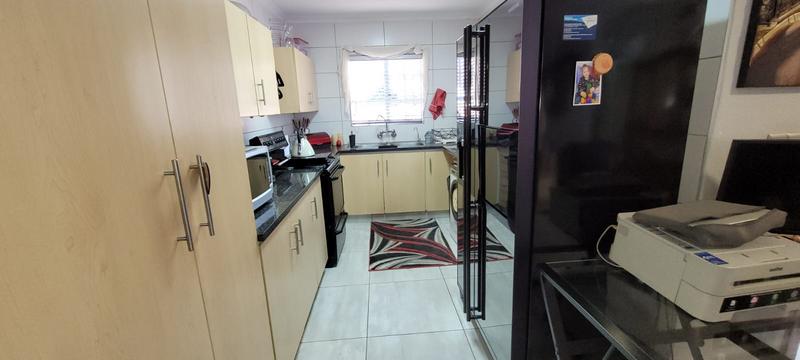 2 Bedroom Property for Sale in Albertsdal Gauteng