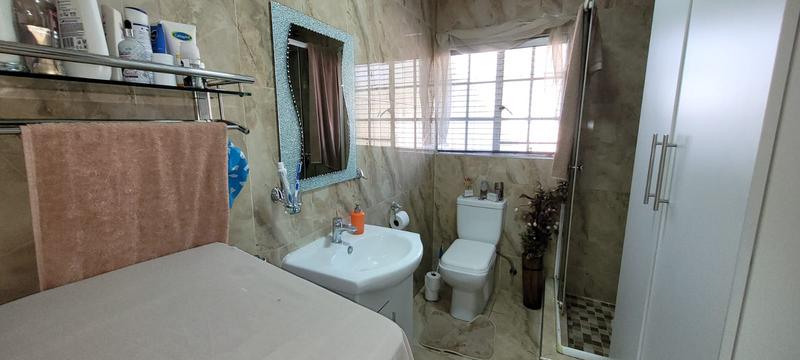 2 Bedroom Property for Sale in Albertsdal Gauteng