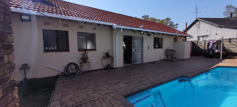 3 Bedroom Property for Sale in Brackendowns Gauteng