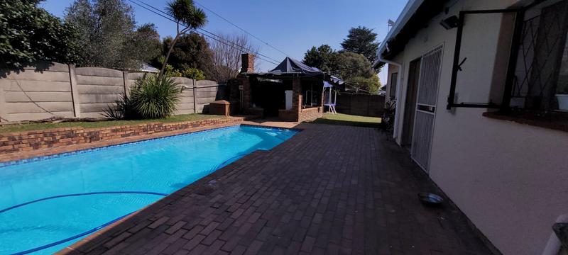 3 Bedroom Property for Sale in Brackendowns Gauteng