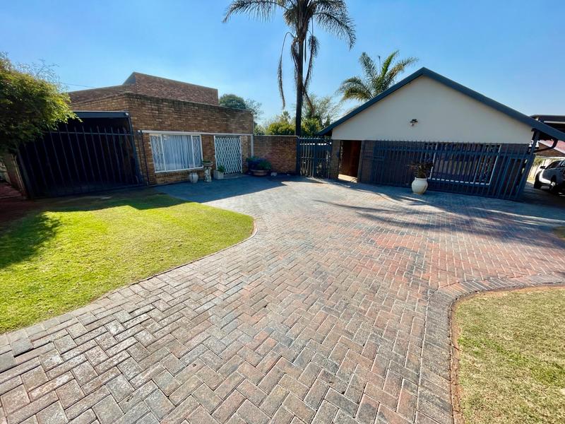 4 Bedroom Property for Sale in Rant En Dal Gauteng