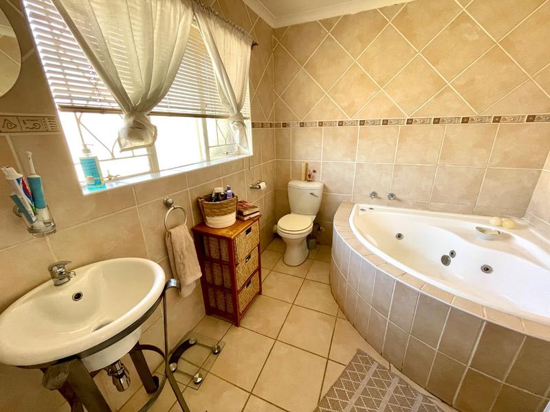 4 Bedroom Property for Sale in Rant En Dal Gauteng