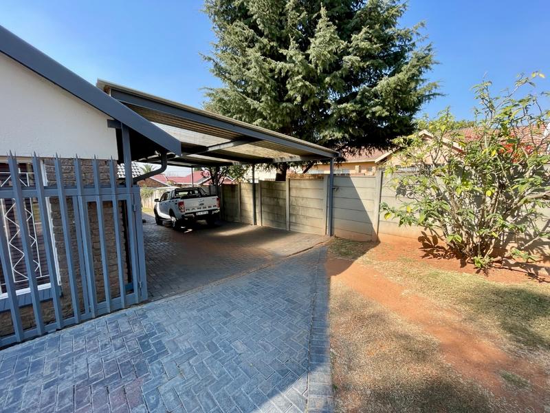 4 Bedroom Property for Sale in Rant En Dal Gauteng