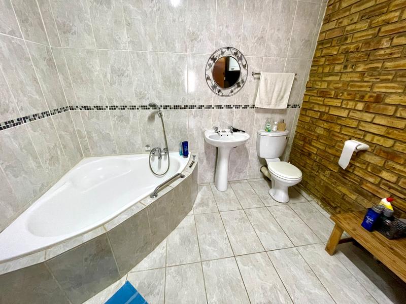 4 Bedroom Property for Sale in Rant En Dal Gauteng