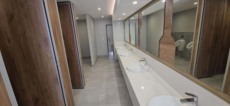 To Let Commercial Property for Rent in Vorna Valley Gauteng