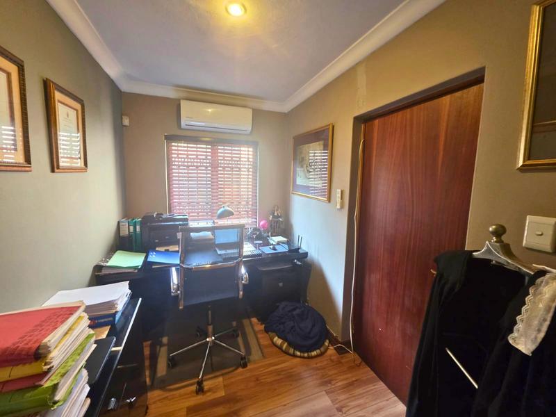 3 Bedroom Property for Sale in Faerie Glen Gauteng