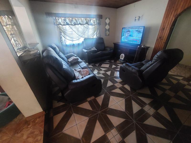 4 Bedroom Property for Sale in Zuurbekom Gauteng